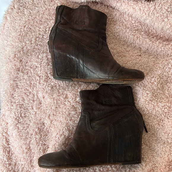 Frye Carson Wedge Bootie - Picture 4 of 13